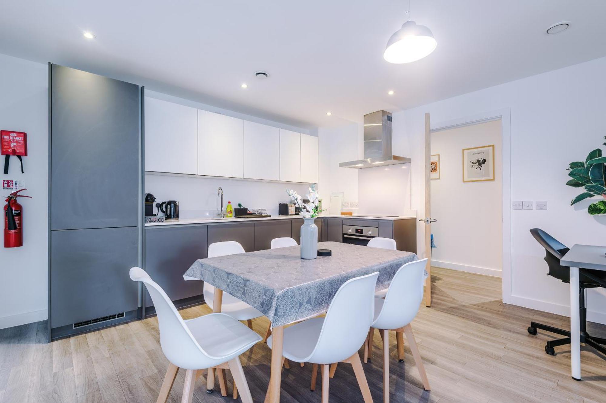Hilltop Serviced Apartments- Northern Quarter Manchester Exterior photo